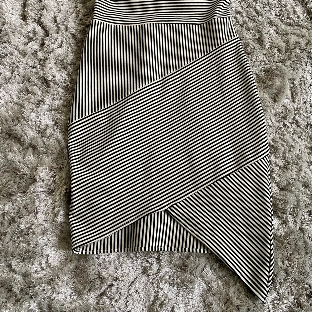 Bebe NWOT Black & White Racerback Dress Size XS - Picture 7 of 8